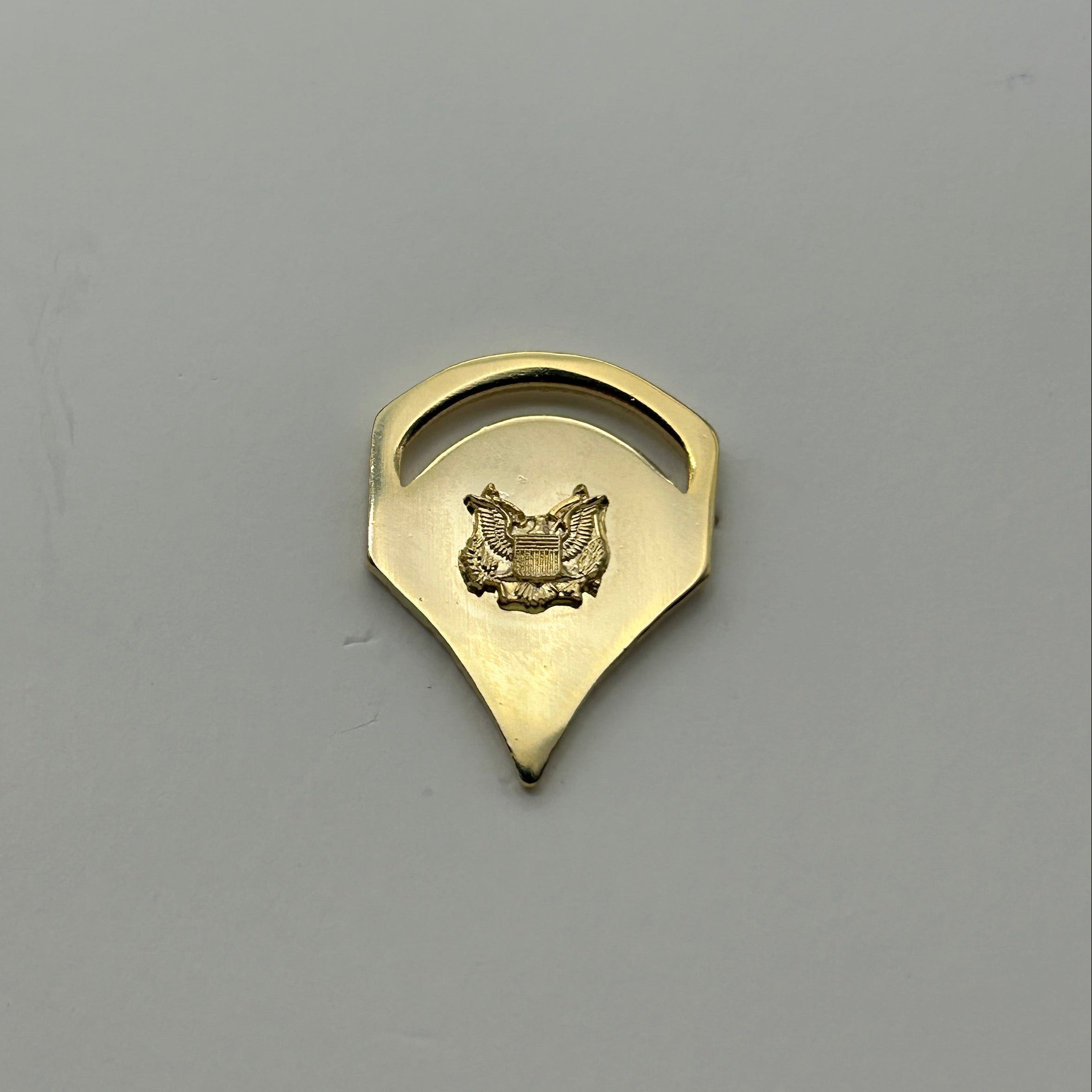 US Army Spec 5 Gold Tone Enamel Lapel Pin Insignia | Military Hats & Pins