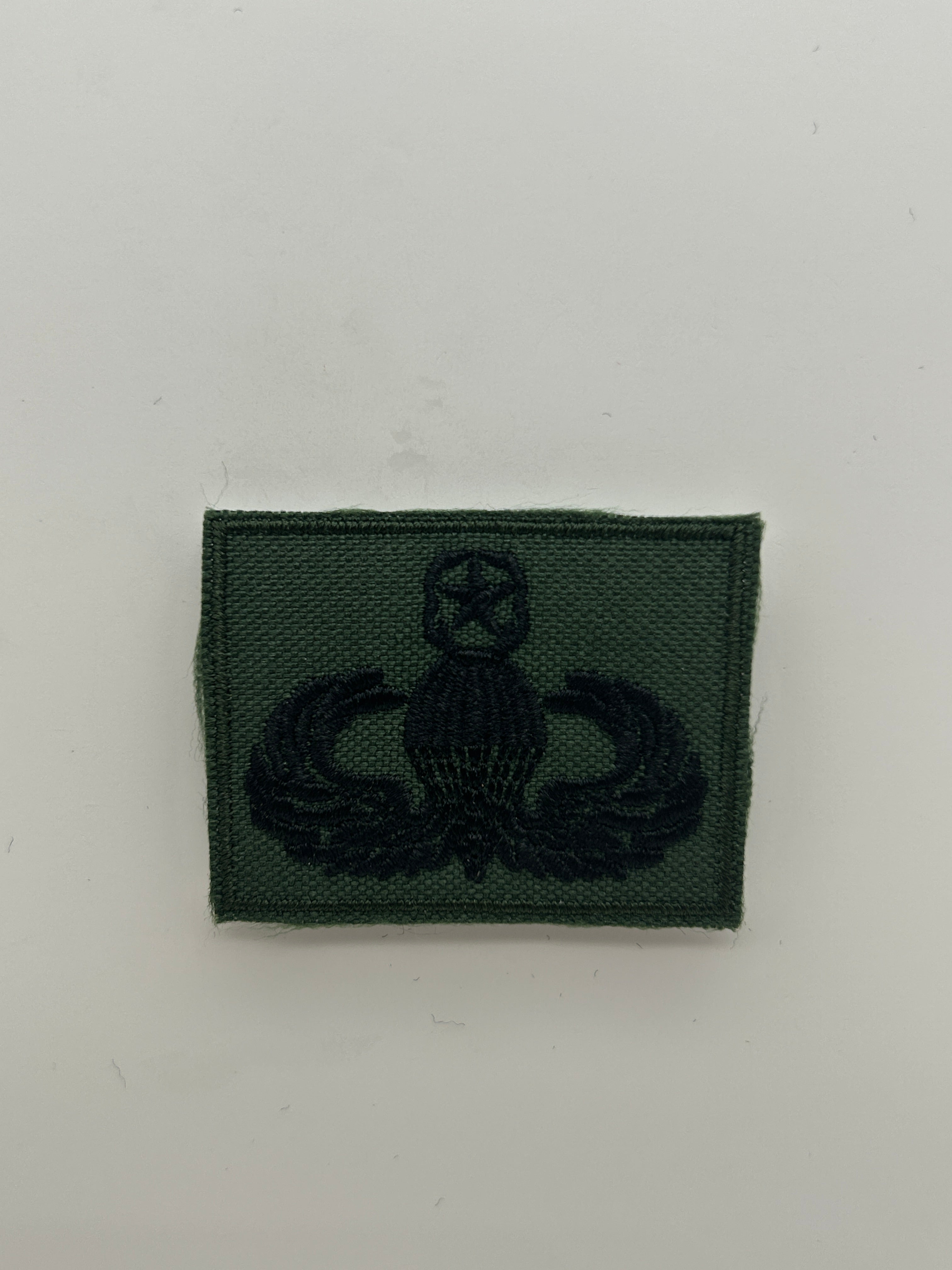 US Military Tabs and Tiny Logo 1 1/2 : Senior Parachutist Subdued | Military Hats & Pins