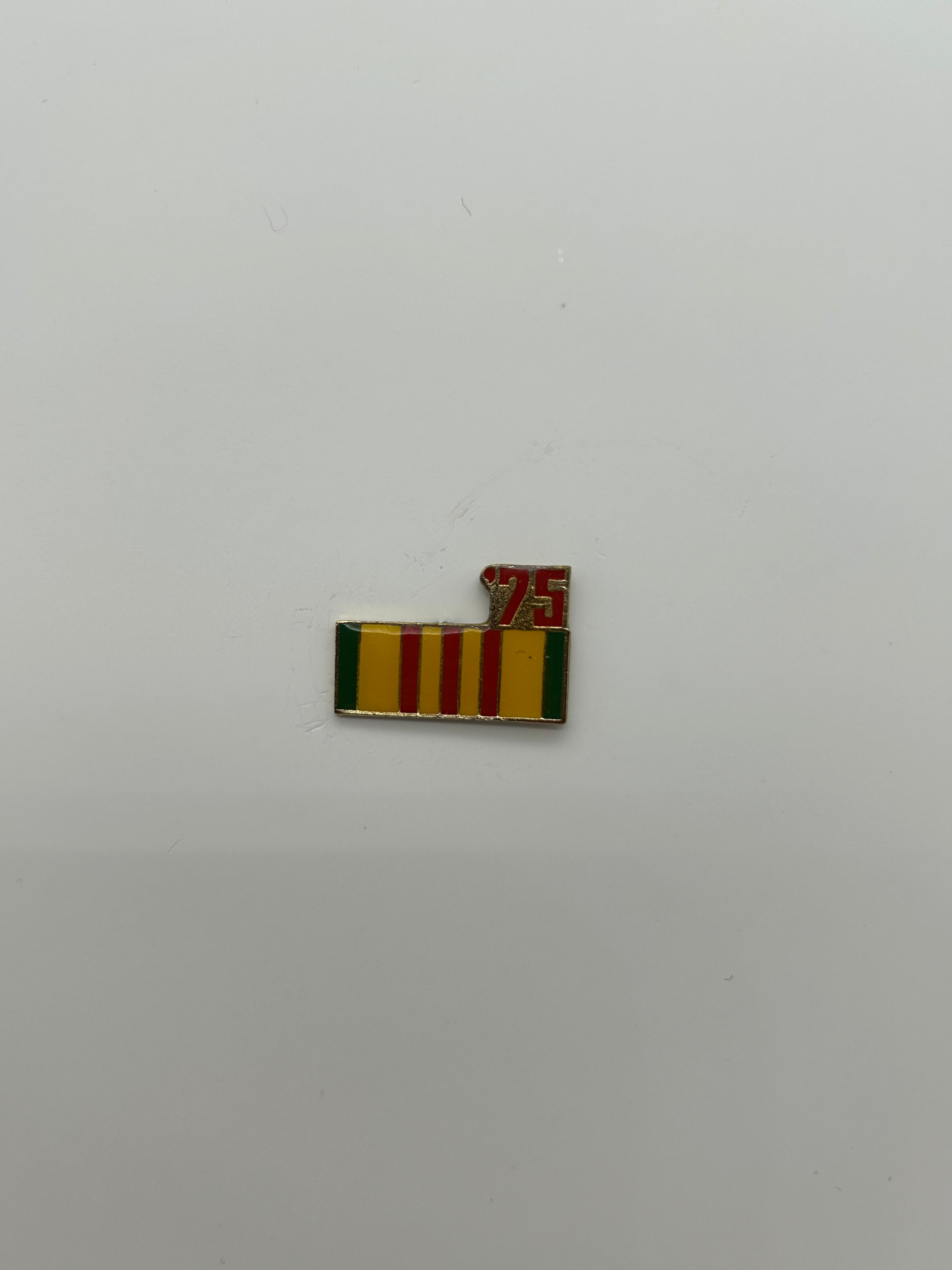 Vietnam Service Medal Ribbon Pin with '75 | Military Hats & Pins