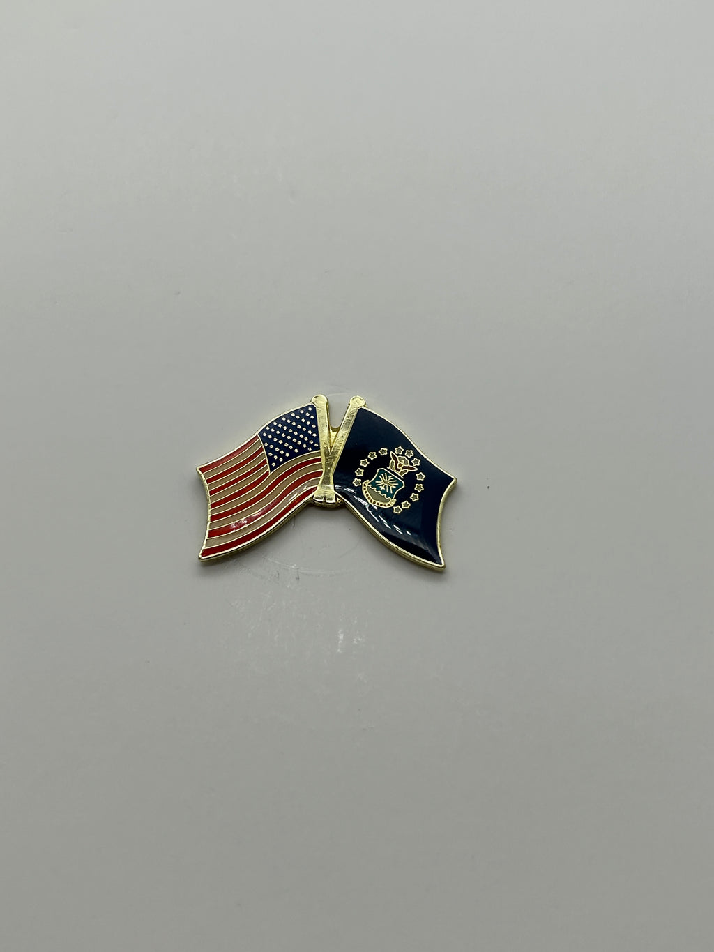 US Air Force Crossed Flags Lapel Pin - USAF American Flag Hat Pin Tie Tac Gold Tone | Military Hats & Pins